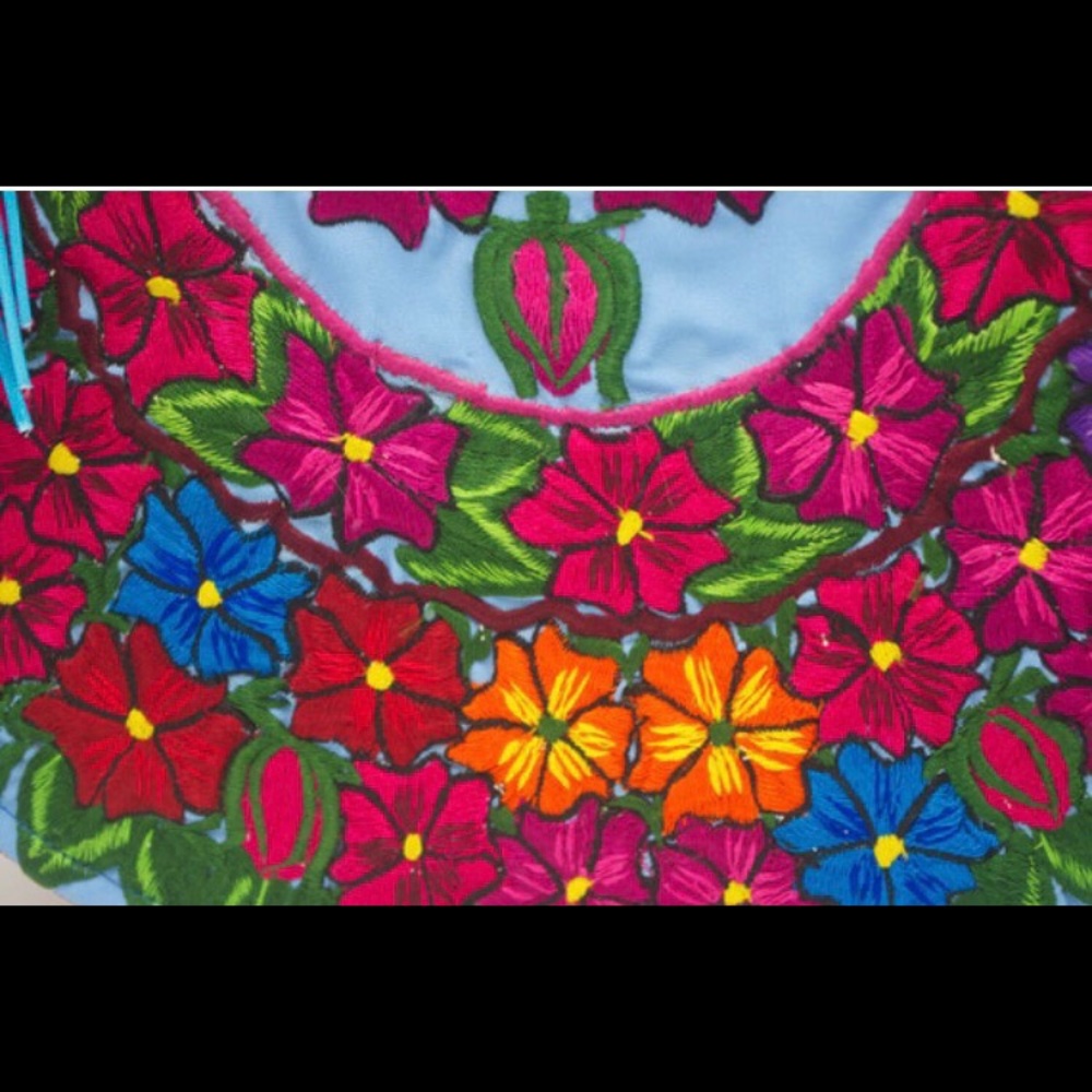 Beautiful hand made embroidered purse - Picture 2 of 4